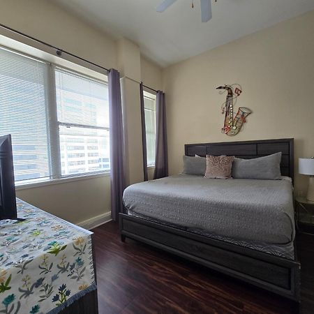 Amazing Condos Beautiful View 2 Blocks To French Quarter, Small Rooftop Pool, Gym, Seanger Theater, Super Dome, And Bourbon St New Orleans Ruang foto