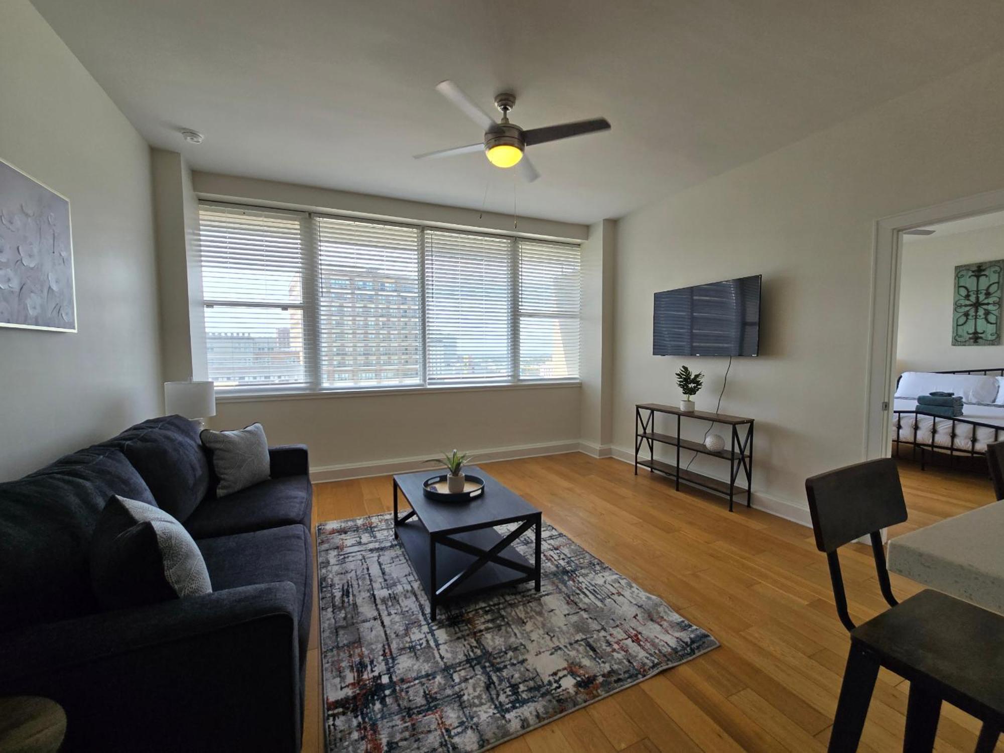 Amazing Condos Beautiful View 2 Blocks To French Quarter, Small Rooftop Pool, Gym, Seanger Theater, Super Dome, And Bourbon St New Orleans Ruang foto