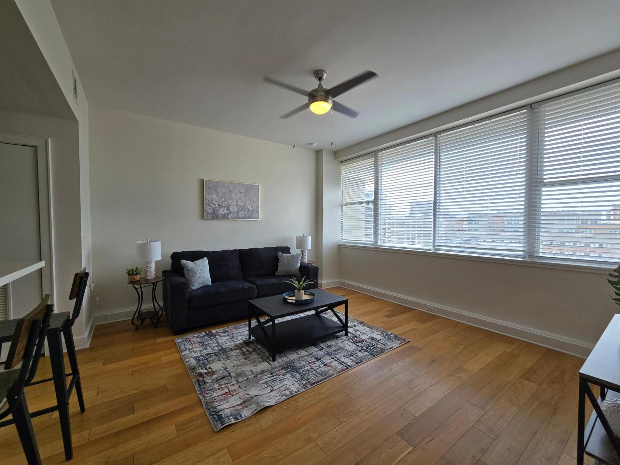 Amazing Condos Beautiful View 2 Blocks To French Quarter, Small Rooftop Pool, Gym, Seanger Theater, Super Dome, And Bourbon St New Orleans Ruang foto