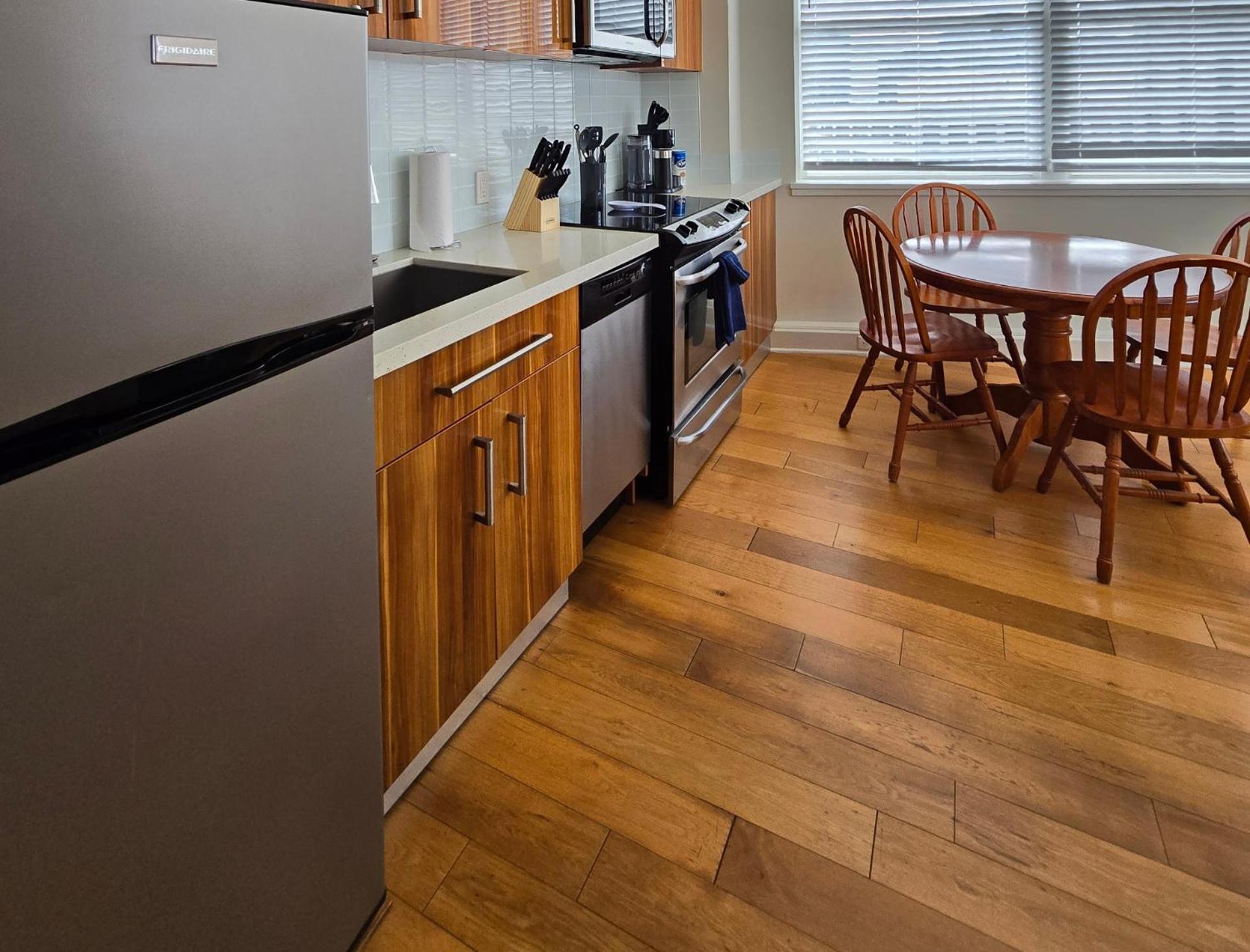 Amazing Condos Beautiful View 2 Blocks To French Quarter, Small Rooftop Pool, Gym, Seanger Theater, Super Dome, And Bourbon St New Orleans Ruang foto