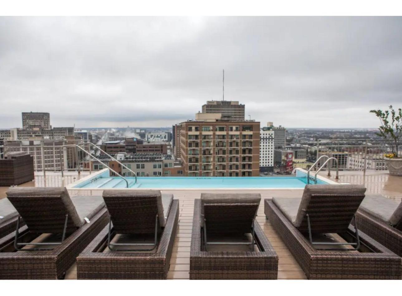 Amazing Condos Beautiful View 2 Blocks To French Quarter, Small Rooftop Pool, Gym, Seanger Theater, Super Dome, And Bourbon St New Orleans Bagian luar foto