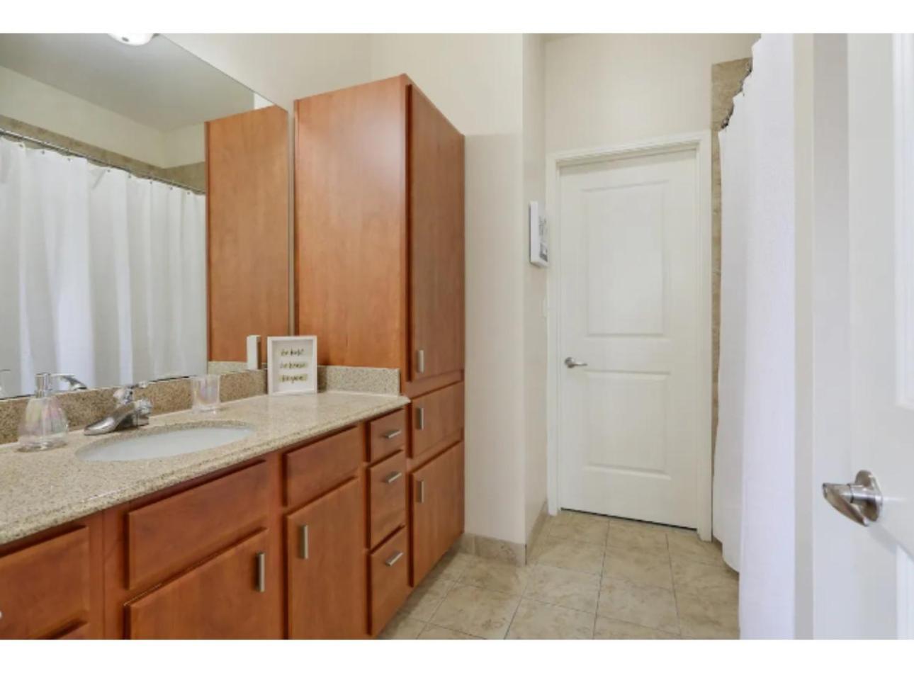 Amazing Condos Beautiful View 2 Blocks To French Quarter, Small Rooftop Pool, Gym, Seanger Theater, Super Dome, And Bourbon St New Orleans Ruang foto
