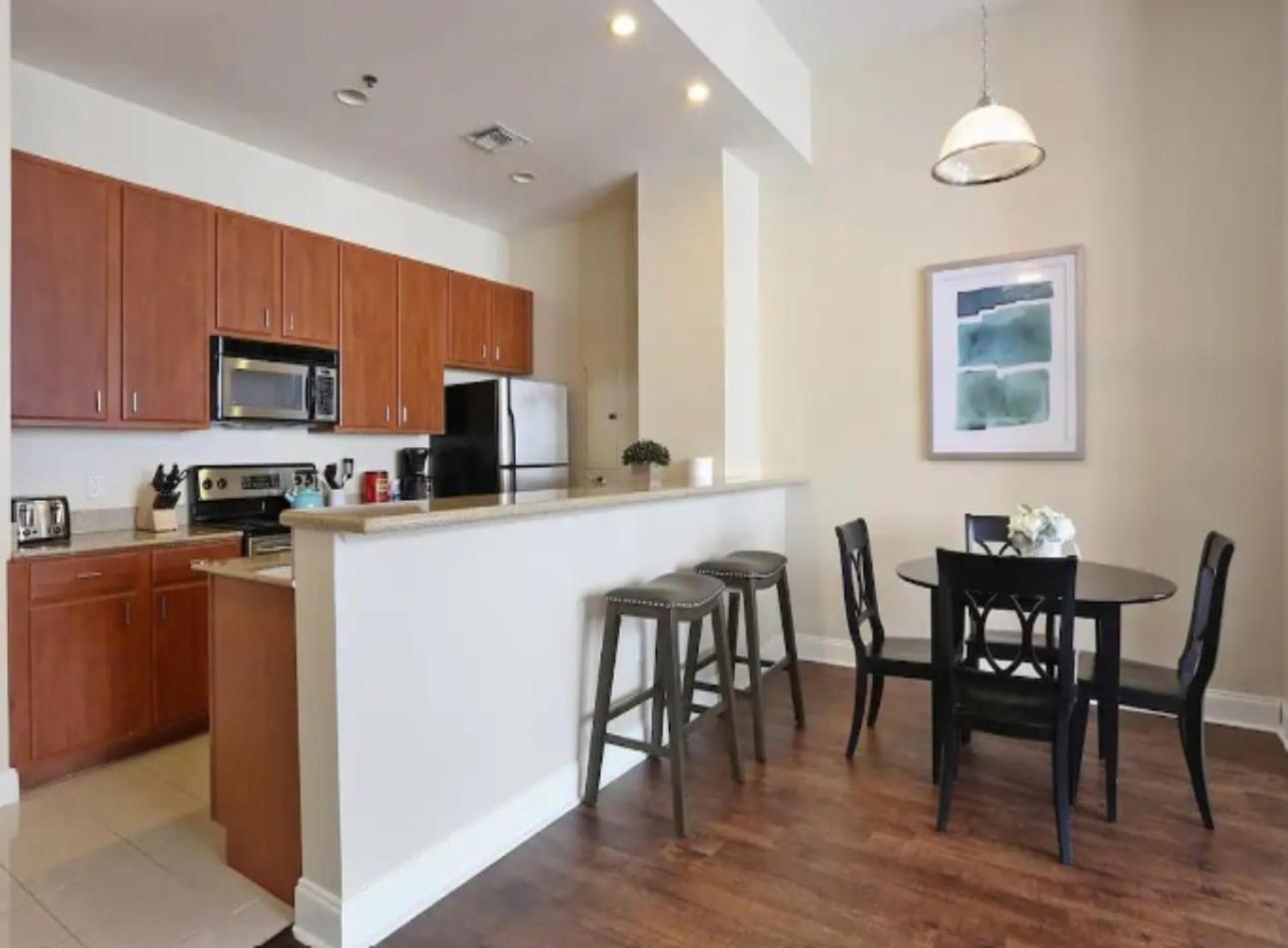 Amazing Condos Beautiful View 2 Blocks To French Quarter, Small Rooftop Pool, Gym, Seanger Theater, Super Dome, And Bourbon St New Orleans Bagian luar foto