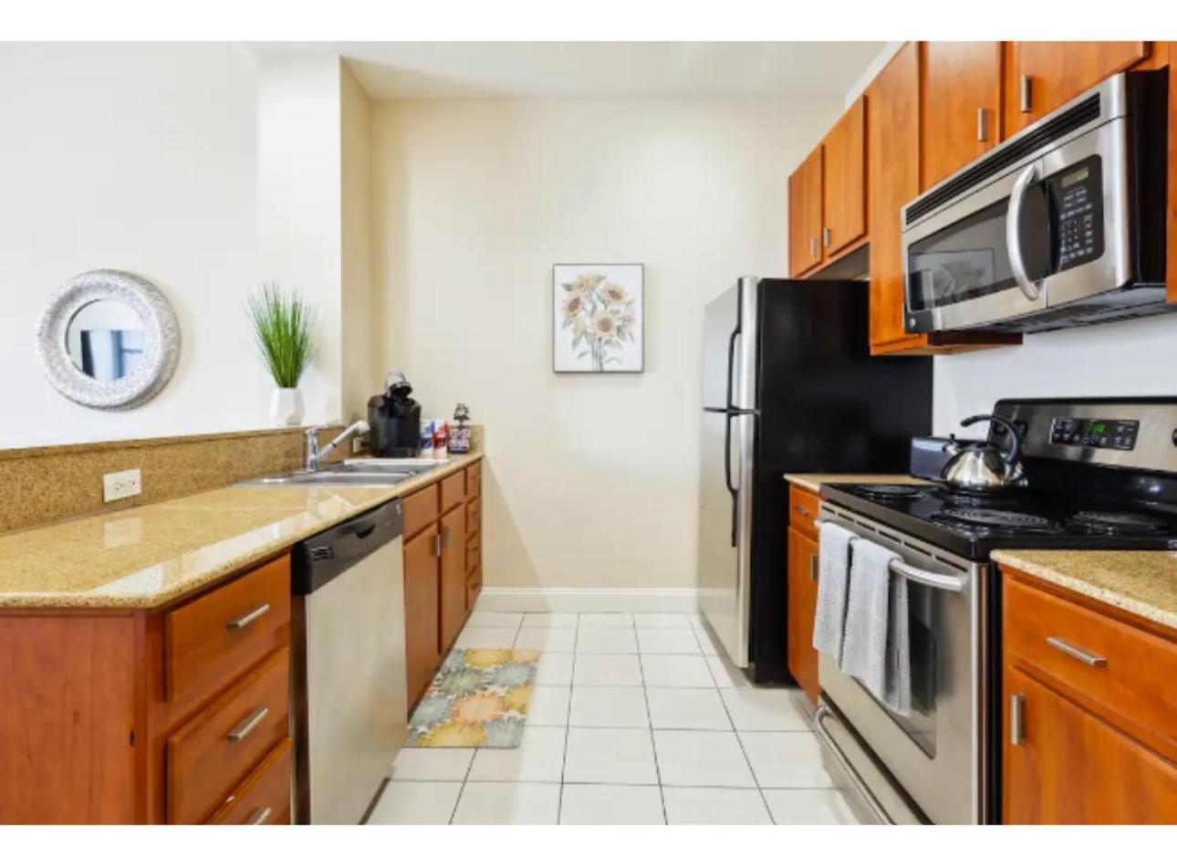 Amazing Condos Beautiful View 2 Blocks To French Quarter, Small Rooftop Pool, Gym, Seanger Theater, Super Dome, And Bourbon St New Orleans Ruang foto