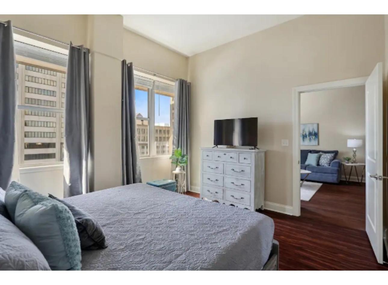 Amazing Condos Beautiful View 2 Blocks To French Quarter, Small Rooftop Pool, Gym, Seanger Theater, Super Dome, And Bourbon St New Orleans Ruang foto