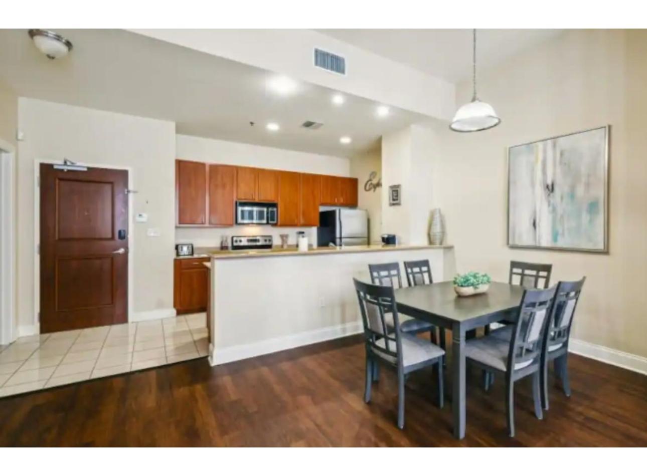 Amazing Condos Beautiful View 2 Blocks To French Quarter, Small Rooftop Pool, Gym, Seanger Theater, Super Dome, And Bourbon St New Orleans Ruang foto