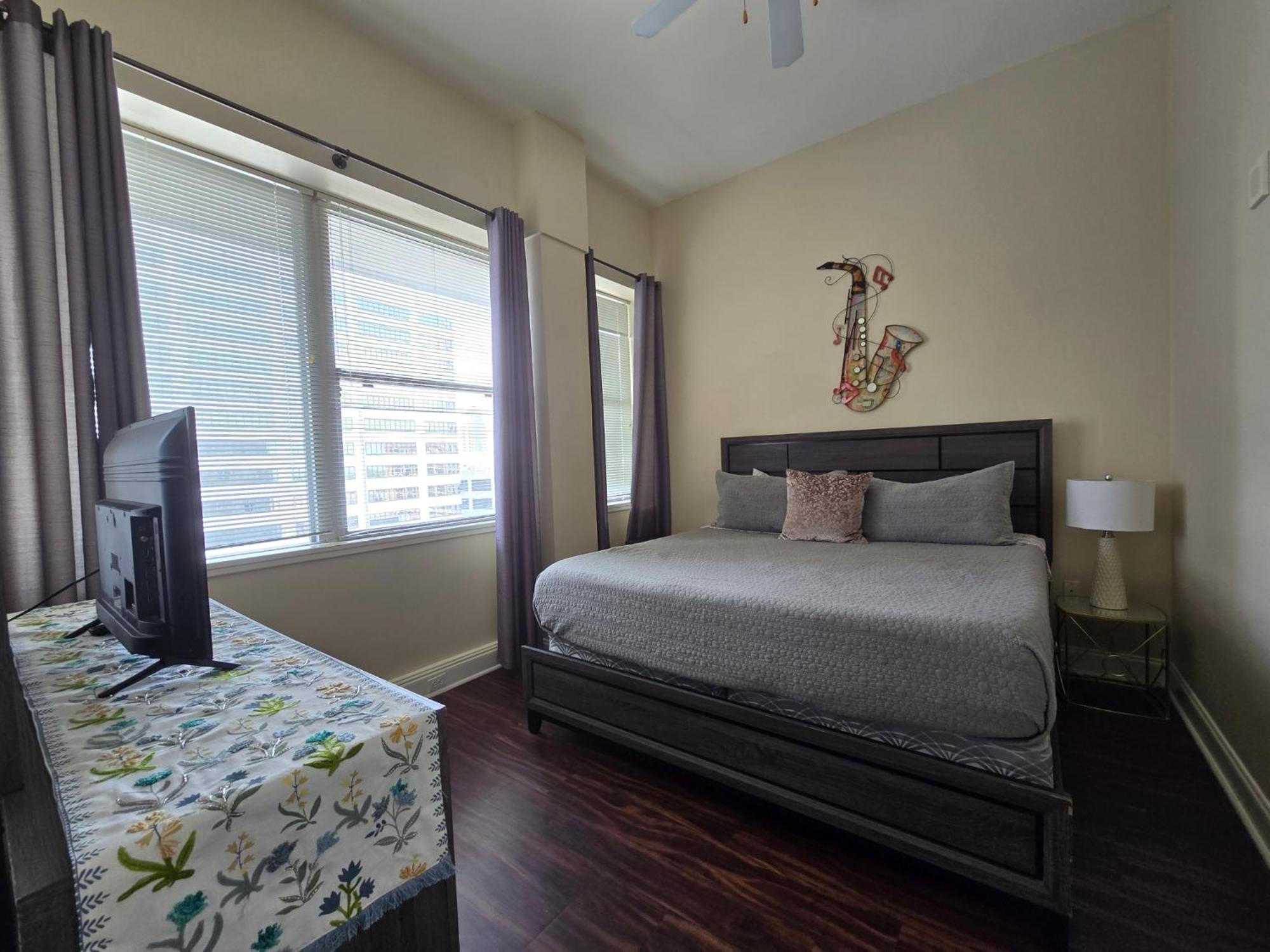 Amazing Condos Beautiful View 2 Blocks To French Quarter, Small Rooftop Pool, Gym, Seanger Theater, Super Dome, And Bourbon St New Orleans Ruang foto