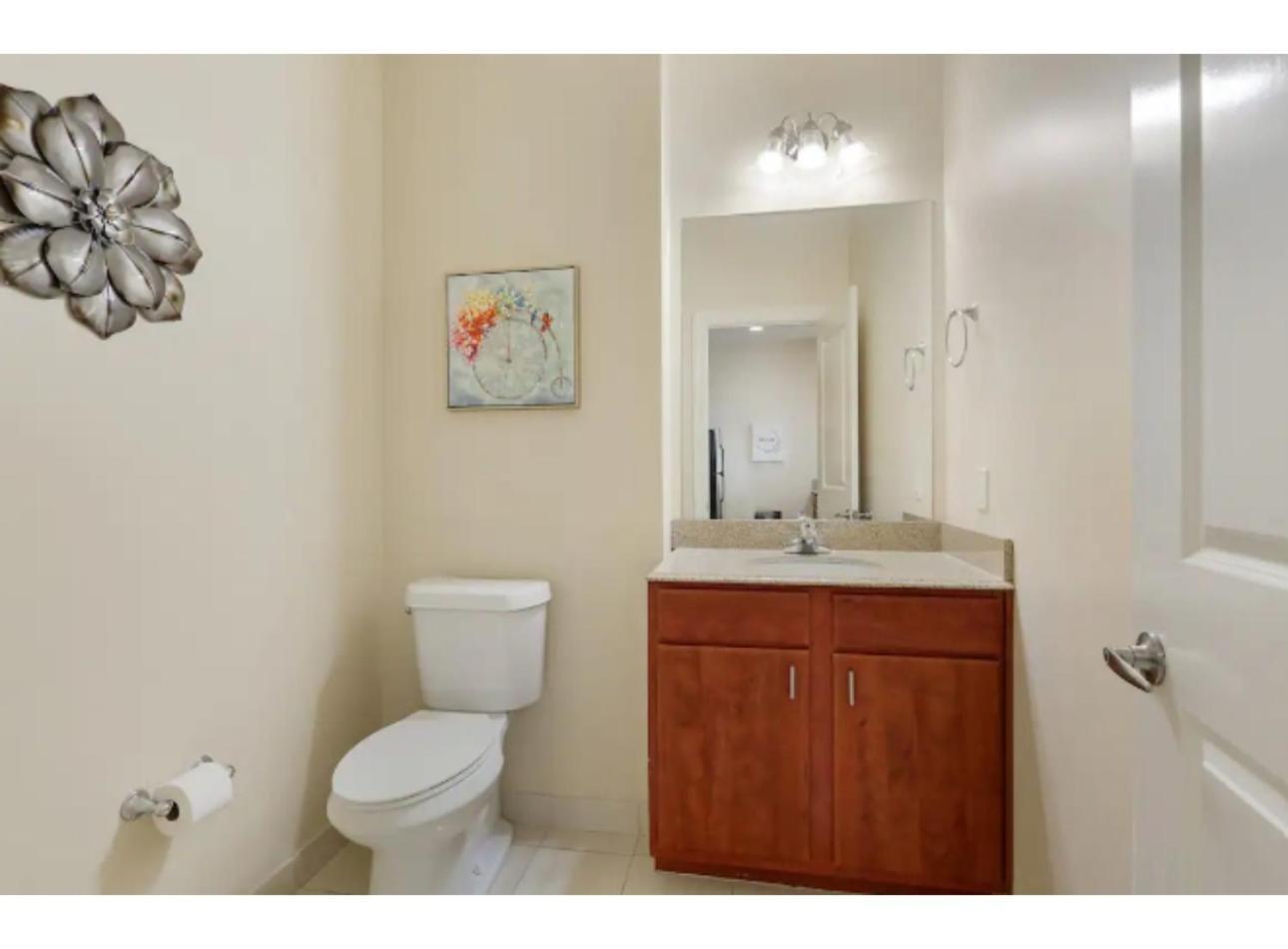 Amazing Condos Beautiful View 2 Blocks To French Quarter, Small Rooftop Pool, Gym, Seanger Theater, Super Dome, And Bourbon St New Orleans Ruang foto